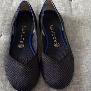 Rothy’s round flat- 8.5 navy and black